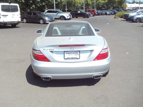 Used 2015 Mercedes-Benz SLK 250 image 4