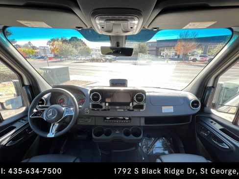 Used 2026 Mercedes-Benz Sprinter 2500 image 9