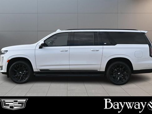 Used 2022 Cadillac Escalade ESV Sport Platinum w/ LPO, ONYX Package image 4