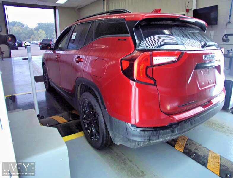 Used 2023 GMC Terrain SLE w/ Driver Convenience Package FWD image 4