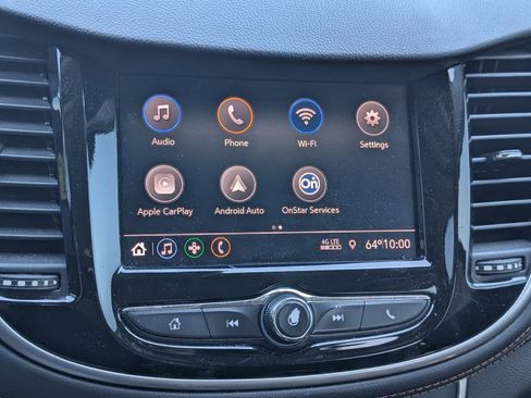 Used 2020 Chevrolet Trax LT w/ LT Convenience Package FWD image 8