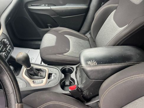 Used 2014 Jeep Cherokee Latitude image 11