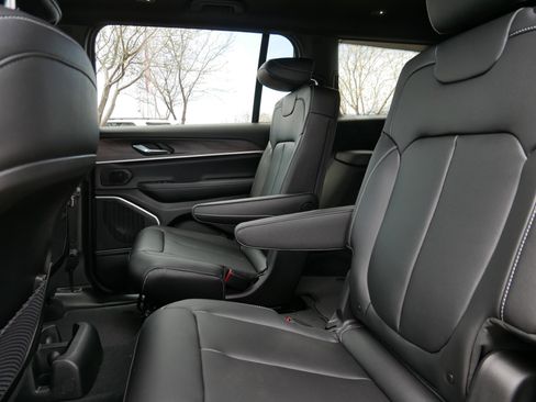 New 2026 Jeep Grand Cherokee L Limited AWD/4WD image 10