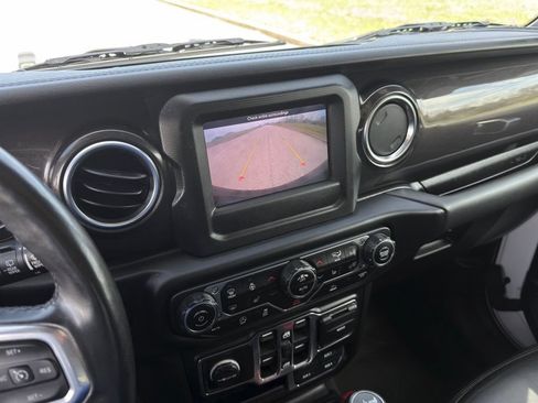 Used 2021 Jeep Wrangler Unlimited Sahara AWD/4WD image 11