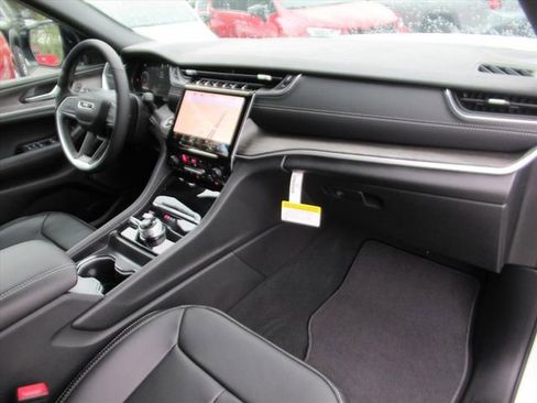 New 2025 Jeep Grand Cherokee Limited w/ Luxury Tech Group II image 11