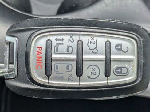 Used 2020 Chrysler Pacifica Limited FWD image 34