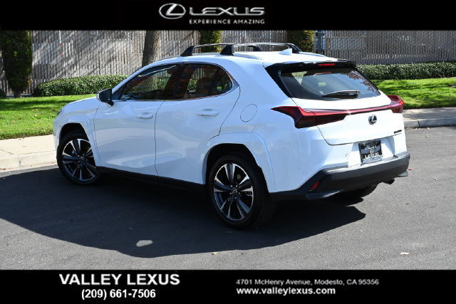 New 2026 Lexus UX 300h FWD w/ Accessory Package (2T) image 4