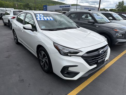 Used 2025 Subaru Legacy Premium AWD/4WD image 2