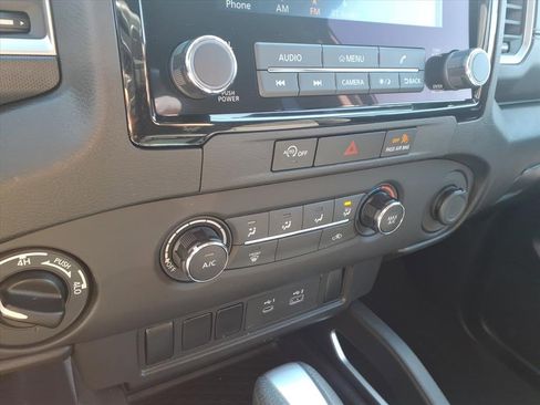 Used 2024 Nissan Frontier SV image 18