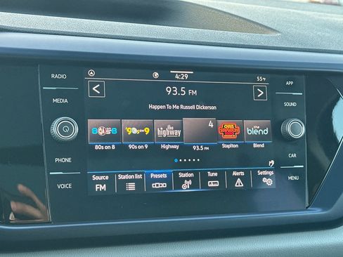 Certified 2022 Volkswagen Taos SE image 18