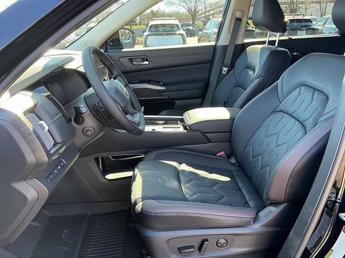 New 2026 Nissan Pathfinder Platinum image 12