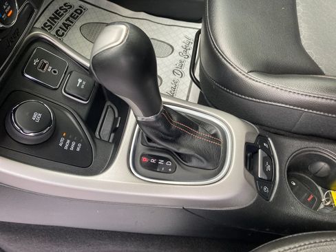 Used 2018 Jeep Compass Latitude AWD/4WD image 28