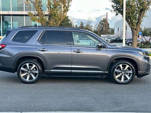 Certified 2024 Honda Pilot Elite image 3