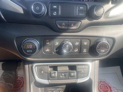 Used 2024 GMC Terrain SLT image 23