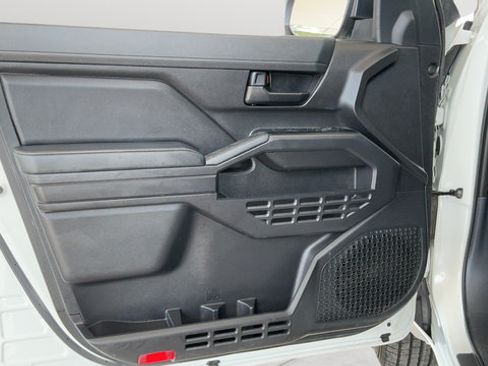 Used 2024 Toyota Tacoma SR AWD/4WD image 19