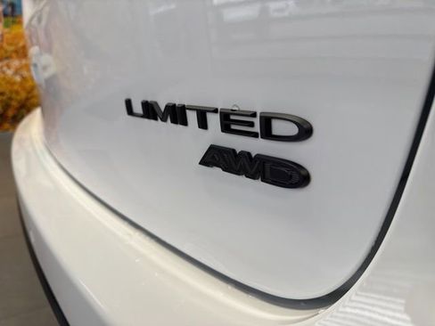 New 2026 Chrysler Pacifica Limited w/ S Appearance Package image 19