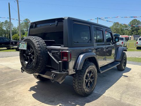 Used 2019 Jeep Wrangler Unlimited Sahara AWD/4WD image 5