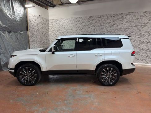 Used 2024 Lexus GX 550 w/ Accessory Package (Z1) image 4