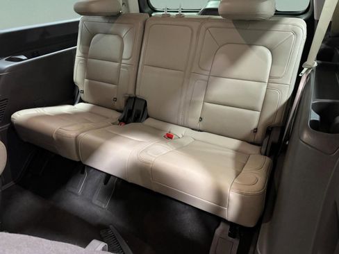 Used 2024 Lincoln Navigator L 4WD image 8