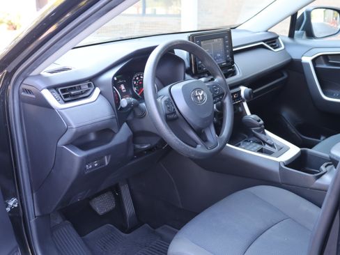 Used 2022 Toyota RAV4 LE AWD/4WD image 27