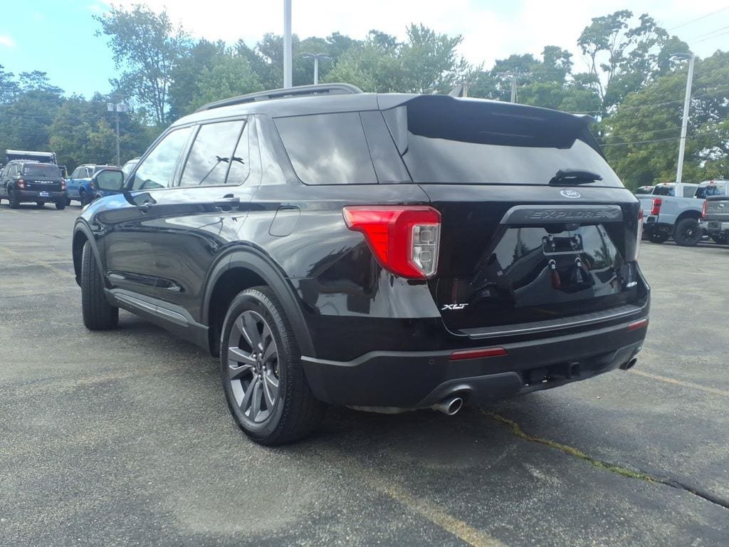 Used 2023 Ford Explorer XLT w/ Equipment Group 202A AWD/4WD image 8