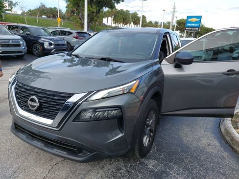Used 2021 Nissan Rogue S FWD image 2