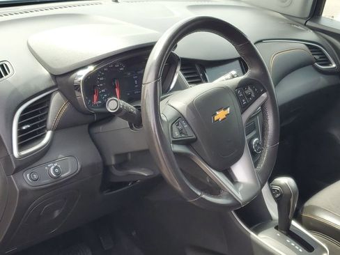 Used 2020 Chevrolet Trax LT w/ LT Convenience Package AWD/4WD image 8