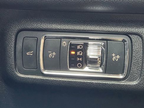 Used 2022 Lincoln Corsair Standard w/ Premium Package image 21