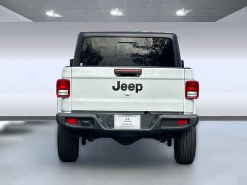 Used 2024 Jeep Gladiator Sport image 9