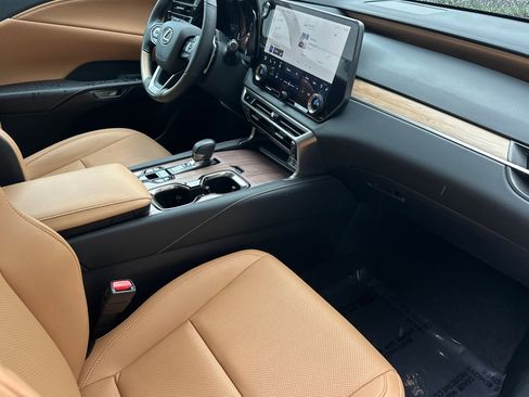 Used 2025 Lexus RX 350 Premium w/ Convenience Package image 18