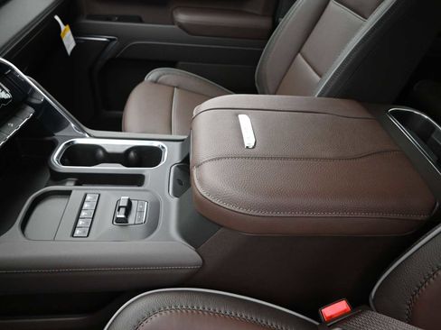 New 2026 GMC Sierra 2500 Denali w/ Denali Reserve Package image 15