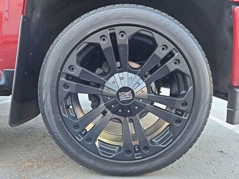 Used 2018 Chevrolet Silverado 1500 High Country image 13