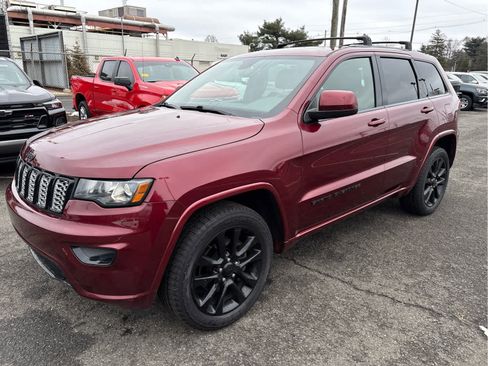 Used 2018 Jeep Grand Cherokee Altitude image 2