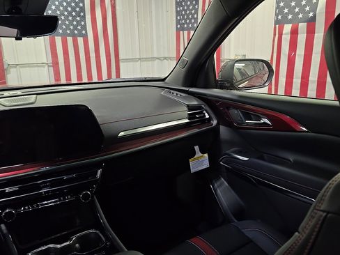 New 2026 Chevrolet Traverse RS image 18