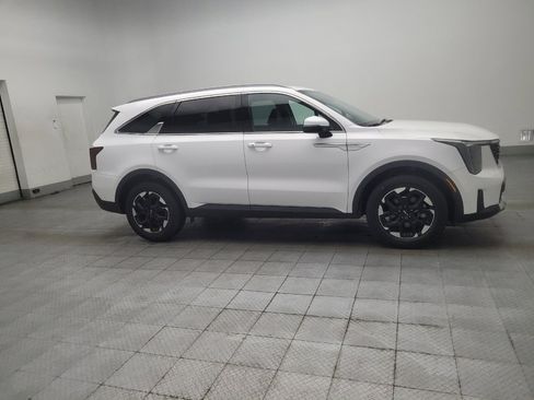 Used 2024 Kia Sorento S FWD image 11