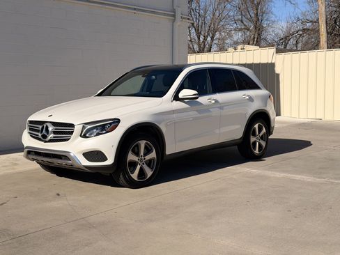 Used 2018 Mercedes-Benz GLC 300 GLC 300 SUV image 3