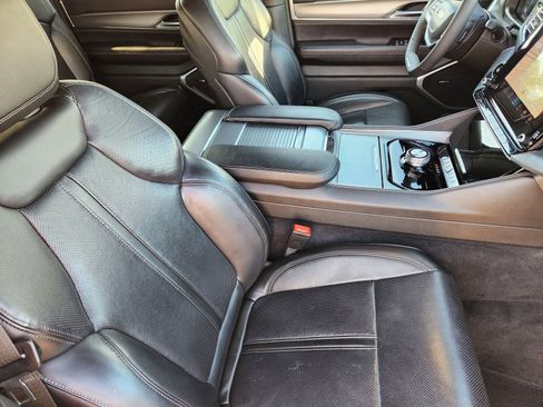 Used 2023 Jeep Wagoneer 2WD image 22