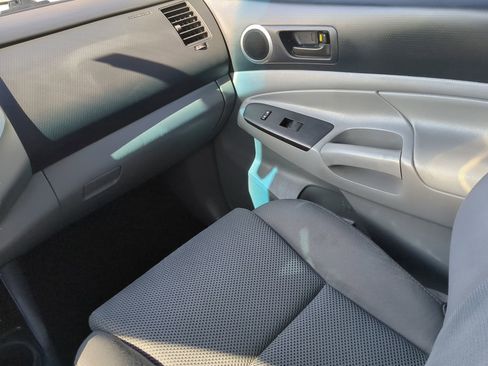 Used 2013 Toyota Tacoma PreRunner image 45