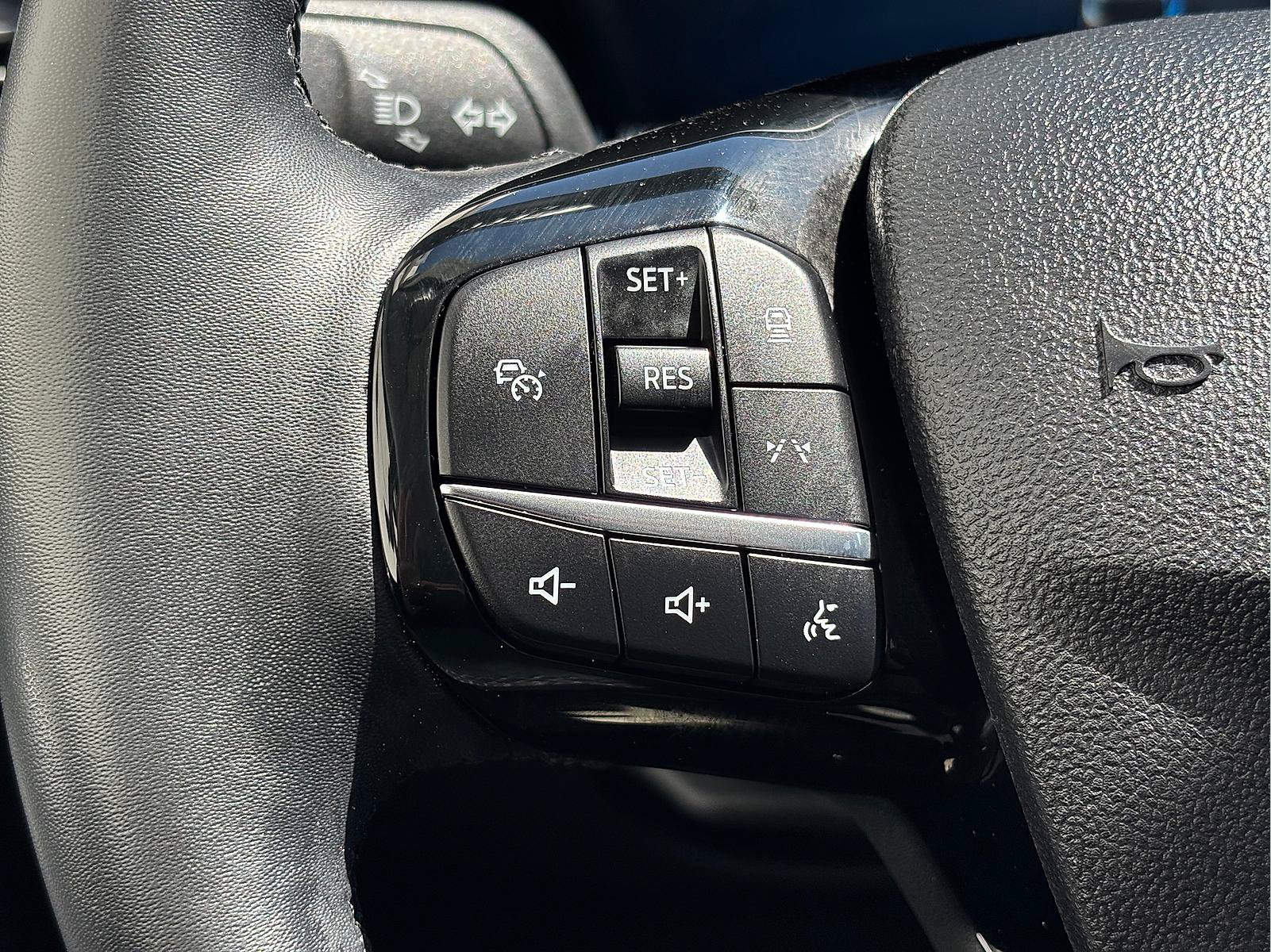 Used 2025 Ford Escape Platinum AWD/4WD image 33