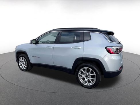 Used 2025 Jeep Compass Limited AWD/4WD image 10