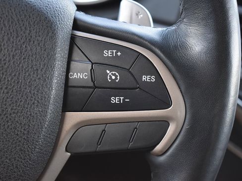 Used 2015 Jeep Grand Cherokee Limited w/ Luxury Group II image 7