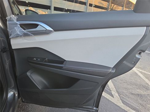 New 2026 Volkswagen Taos SE image 29