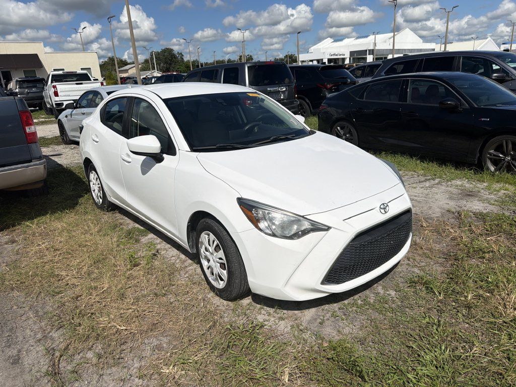 Used 2019 Toyota Yaris L FWD image 1