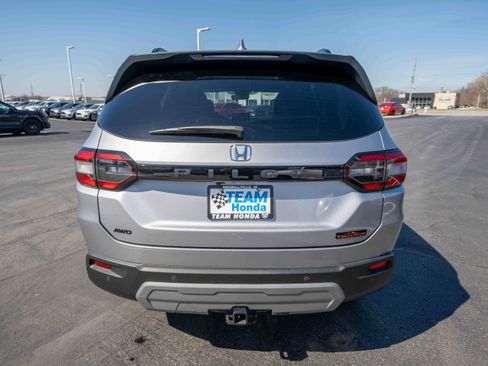 Certified 2025 Honda Pilot TrailSport image 5