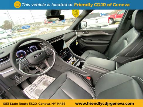 New 2025 Jeep Grand Cherokee Limited w/ Black Appearance Package image 13