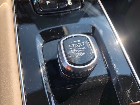 New 2026 Volvo XC90 B6 Plus w/ Protection Package Premier image 32