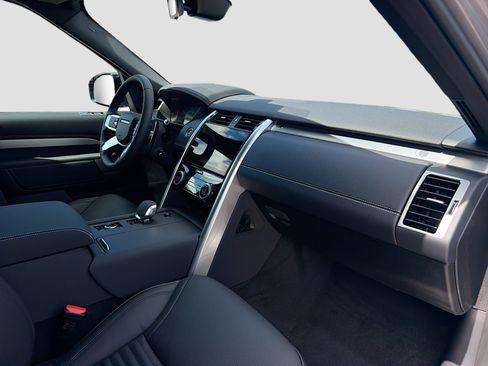 New 2026 Land Rover Discovery Limited Edition AWD/4WD image 15