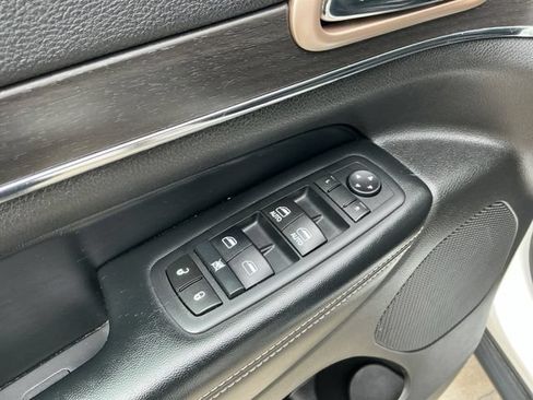 Used 2017 Jeep Grand Cherokee Limited w/ Luxury Group II AWD/4WD image 17