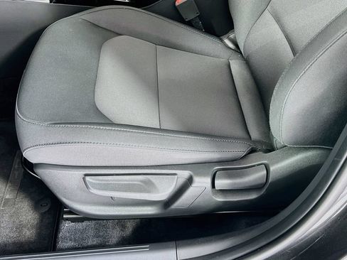 Certified 2025 Kia Niro LX FWD image 12
