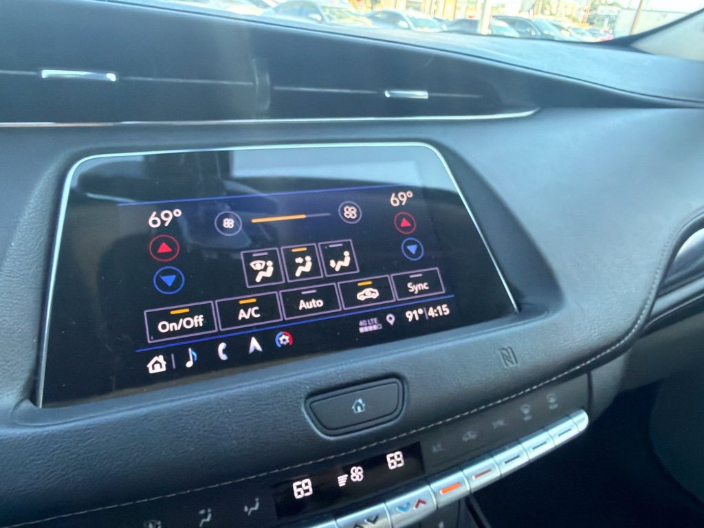 Used 2019 Cadillac XT4 Luxury w/ Cold Weather Package AWD/4WD image 8